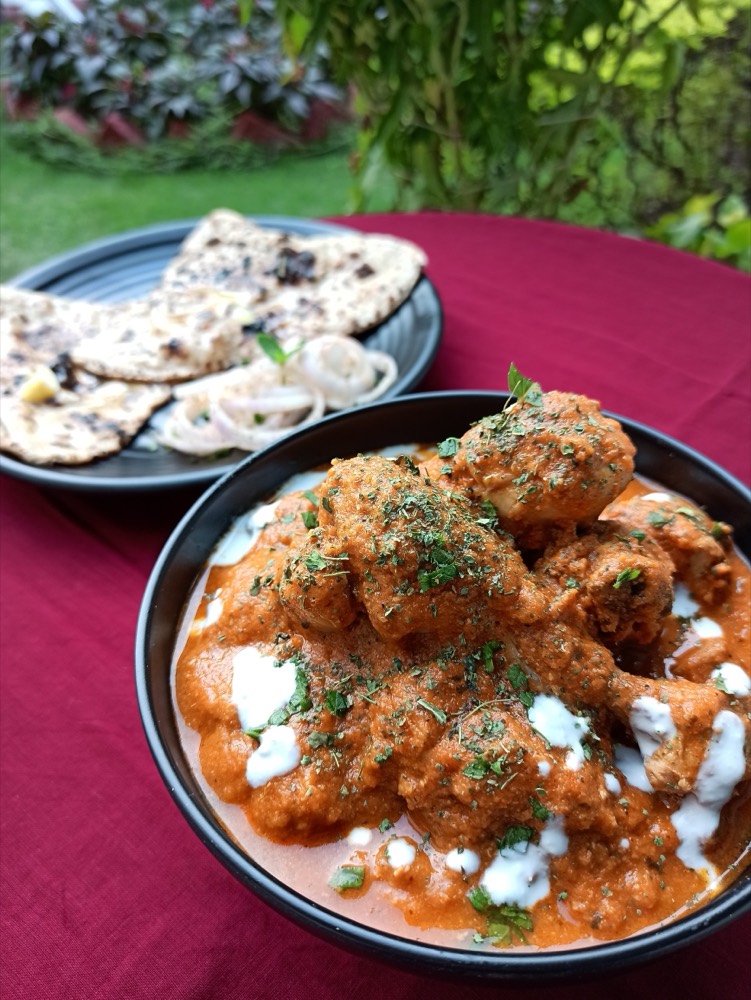 Butter chicken with naan
