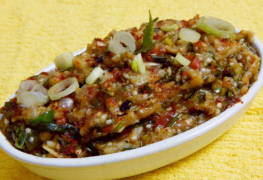 Baingan bharta, smoked mashed aubergine with spring onion