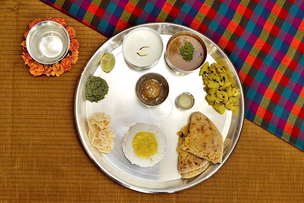 Hirvi Mirchi Cha Thecha
